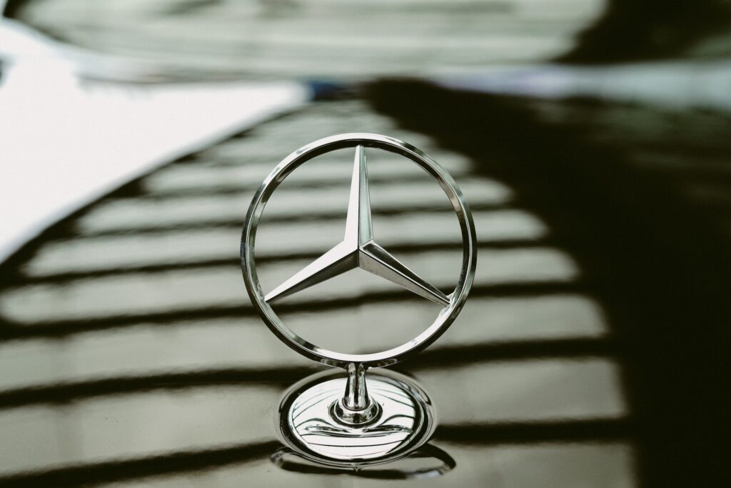 Top 10 meest iconische logo's van de afgelopen decennia - Mercedes